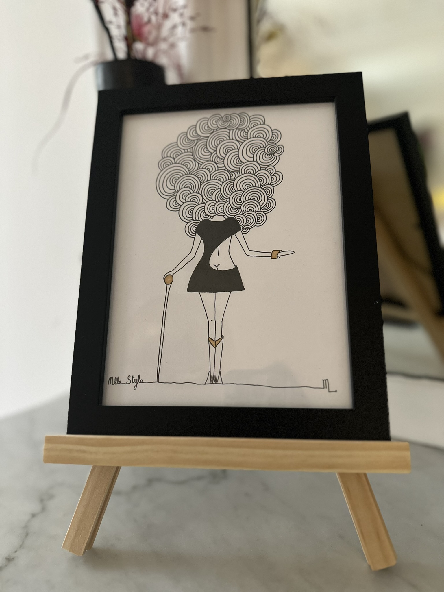 "Mlle Style" joue de la canne et des talons, dessin de la collection Libérée chez © Les P'tits Q libérés by Mademoiselle Louison®